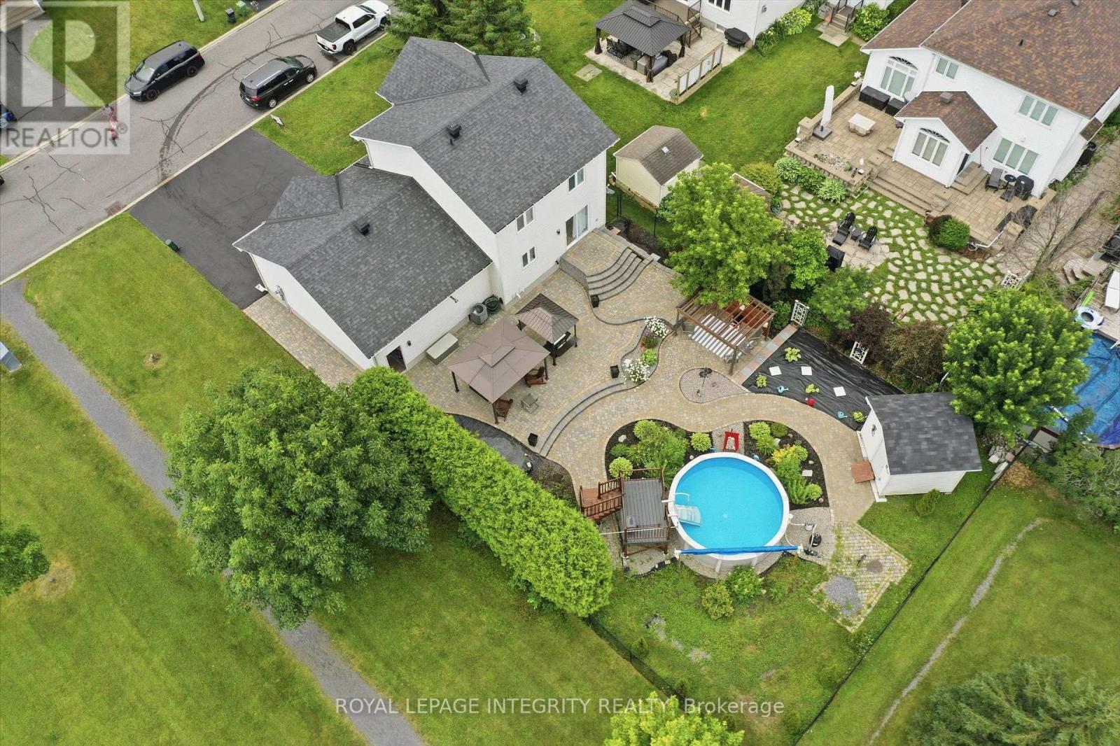 36 Frontenac Boulevard Property Photo 4