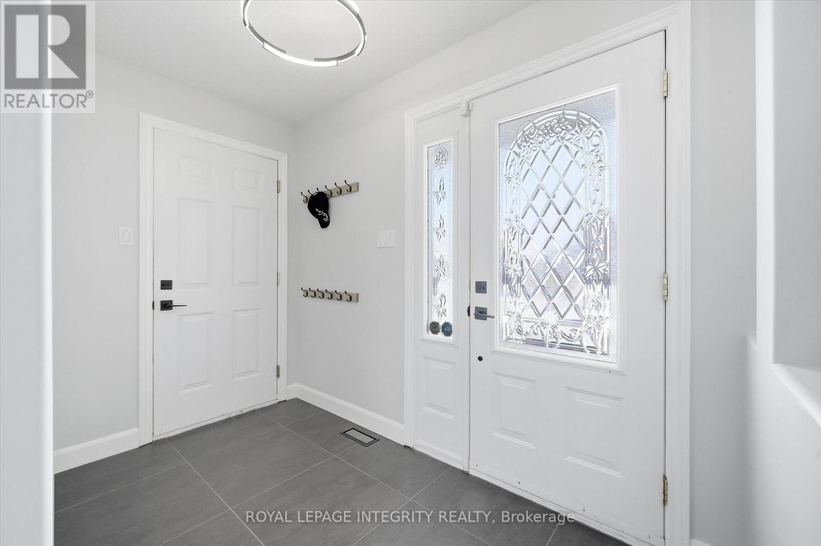 36 Frontenac Boulevard Property Photo 6