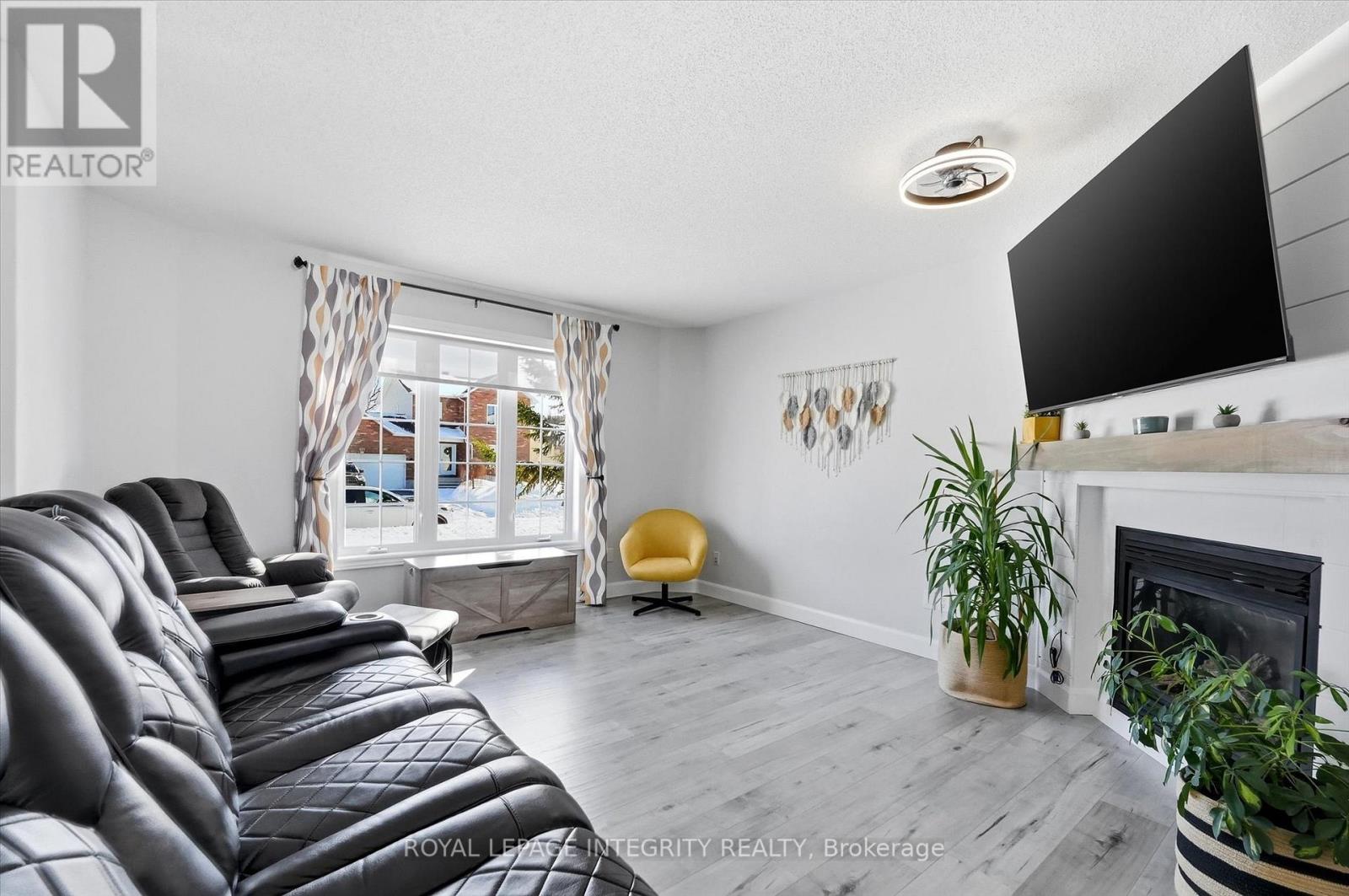 36 Frontenac Boulevard Property Photo 8