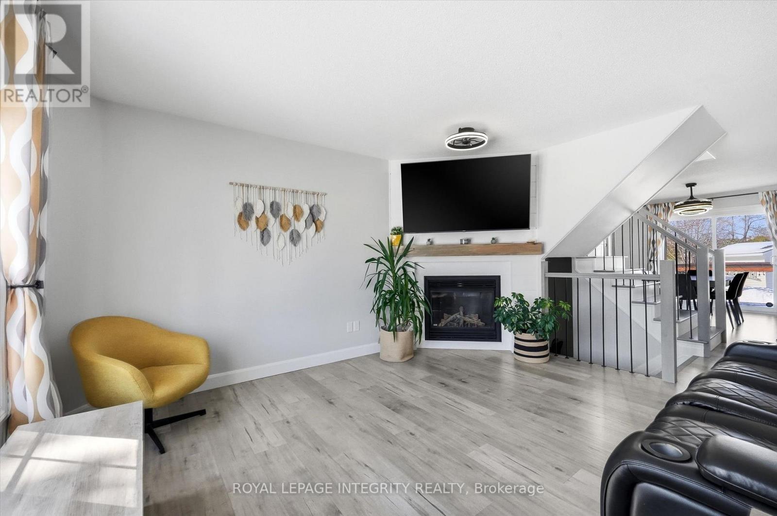 36 Frontenac Boulevard Property Photo 11