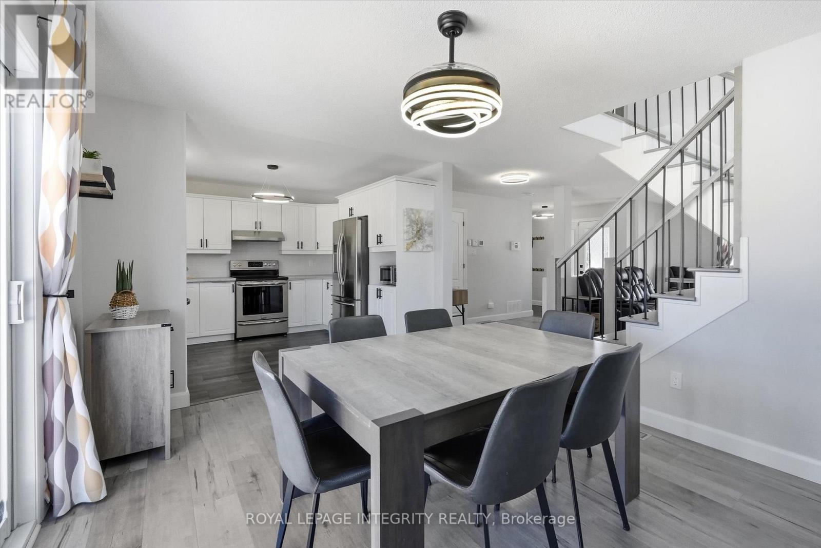 36 Frontenac Boulevard Property Photo 14