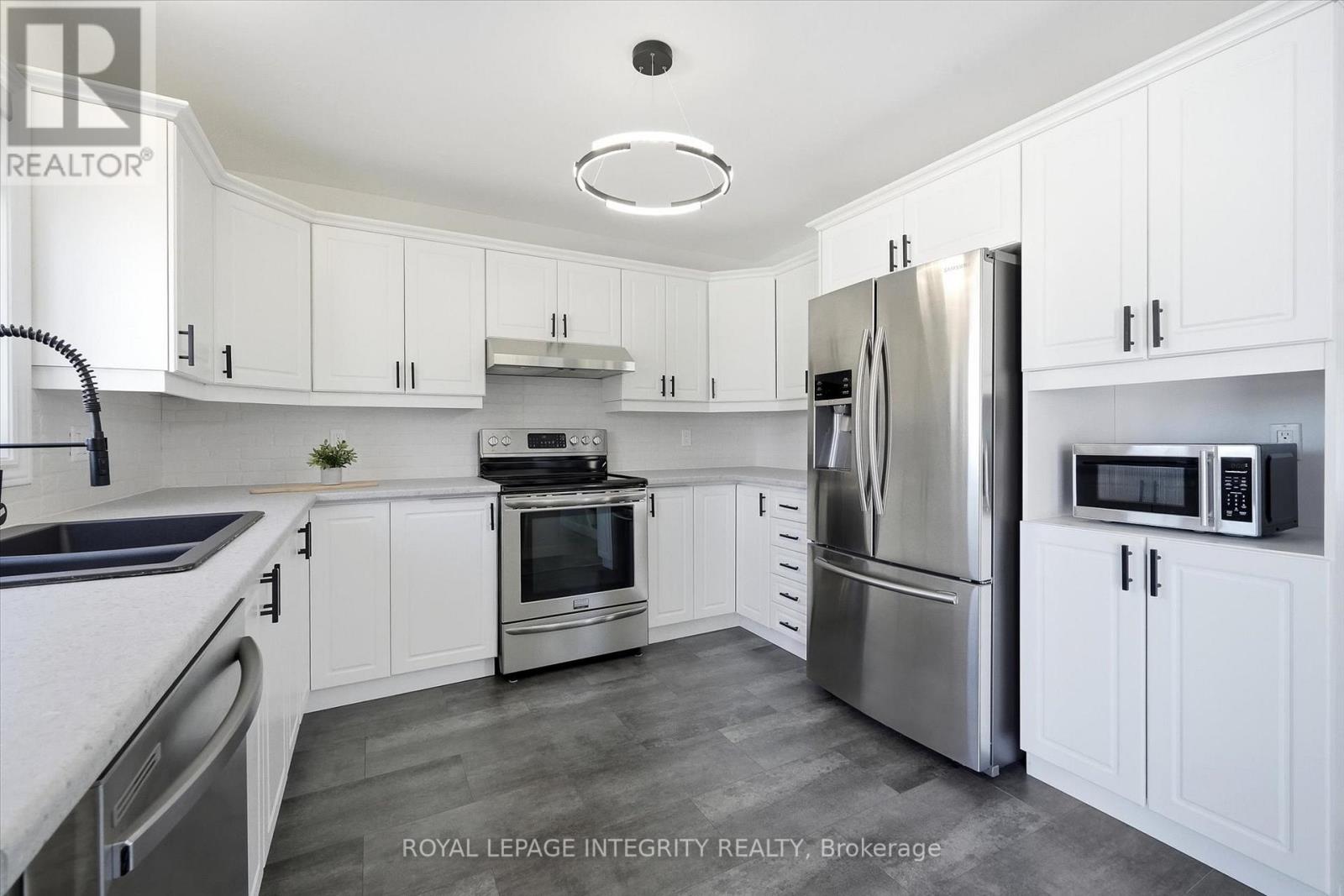 36 Frontenac Boulevard Property Photo 15