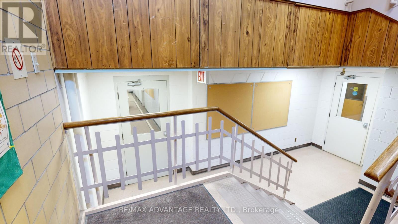 290 Ridout Street S Property Photo 10