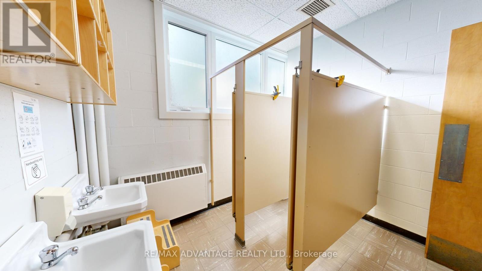 290 Ridout Street S Property Photo 18