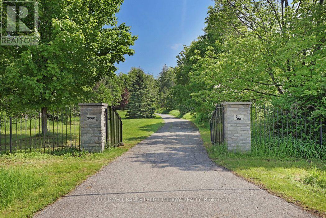 2060 Fifth Line Road Property Photo 2