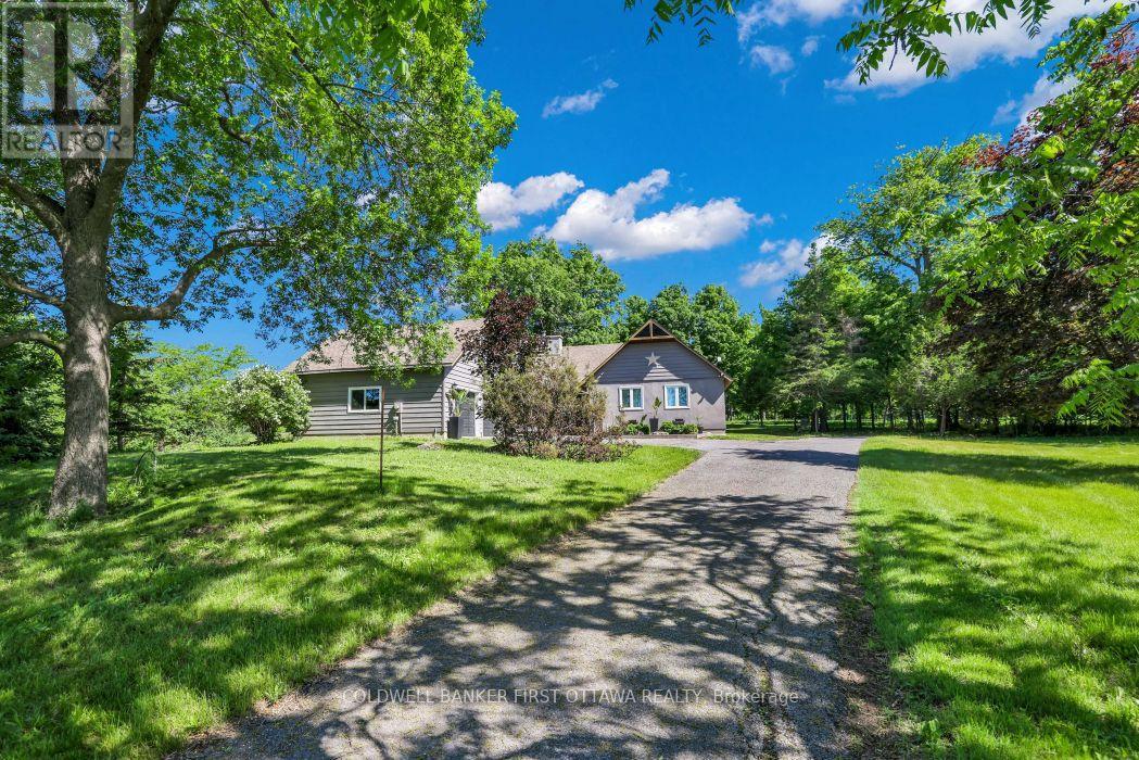 2060 Fifth Line Road Property Photo 3