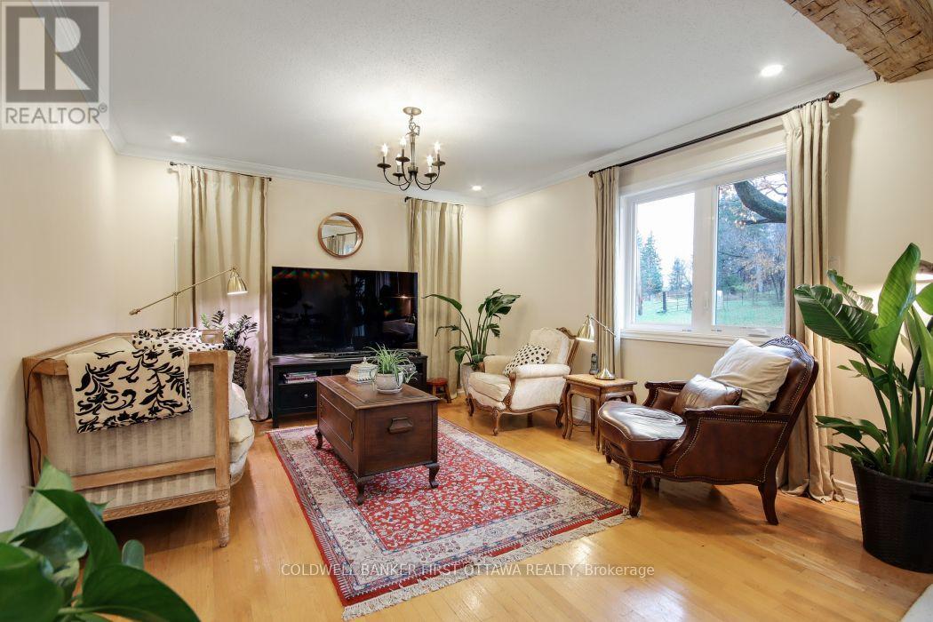 2060 Fifth Line Road Property Photo 15
