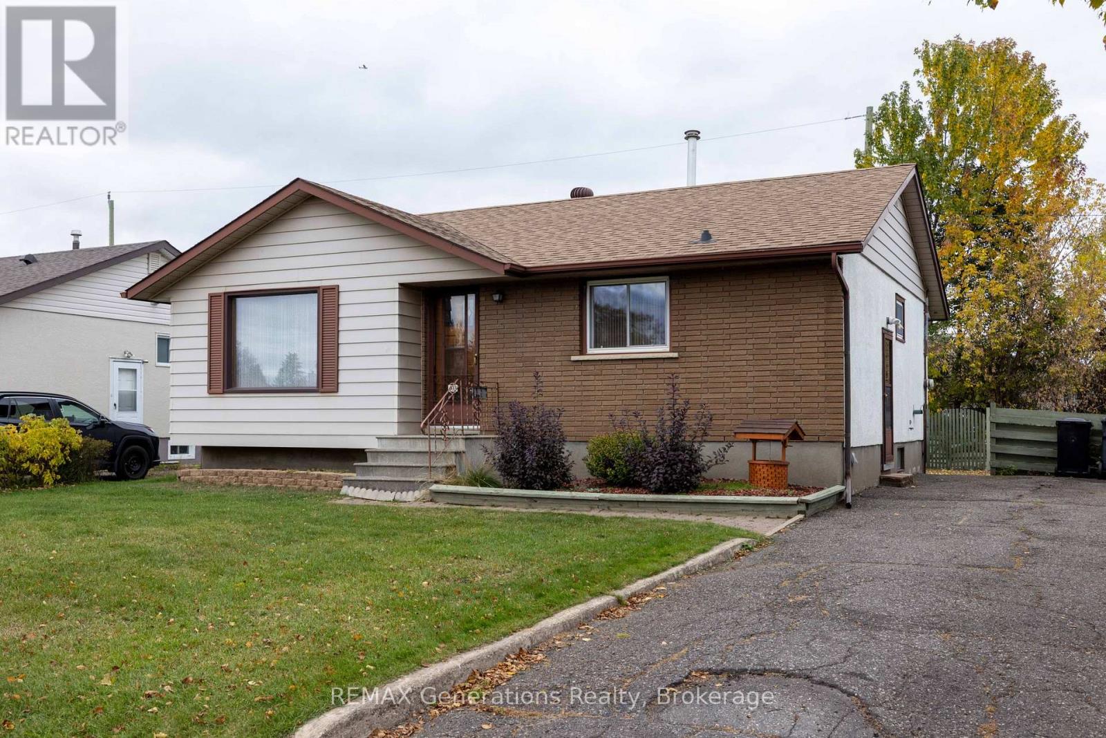 403 Churchill Drive W Property Photo 1
