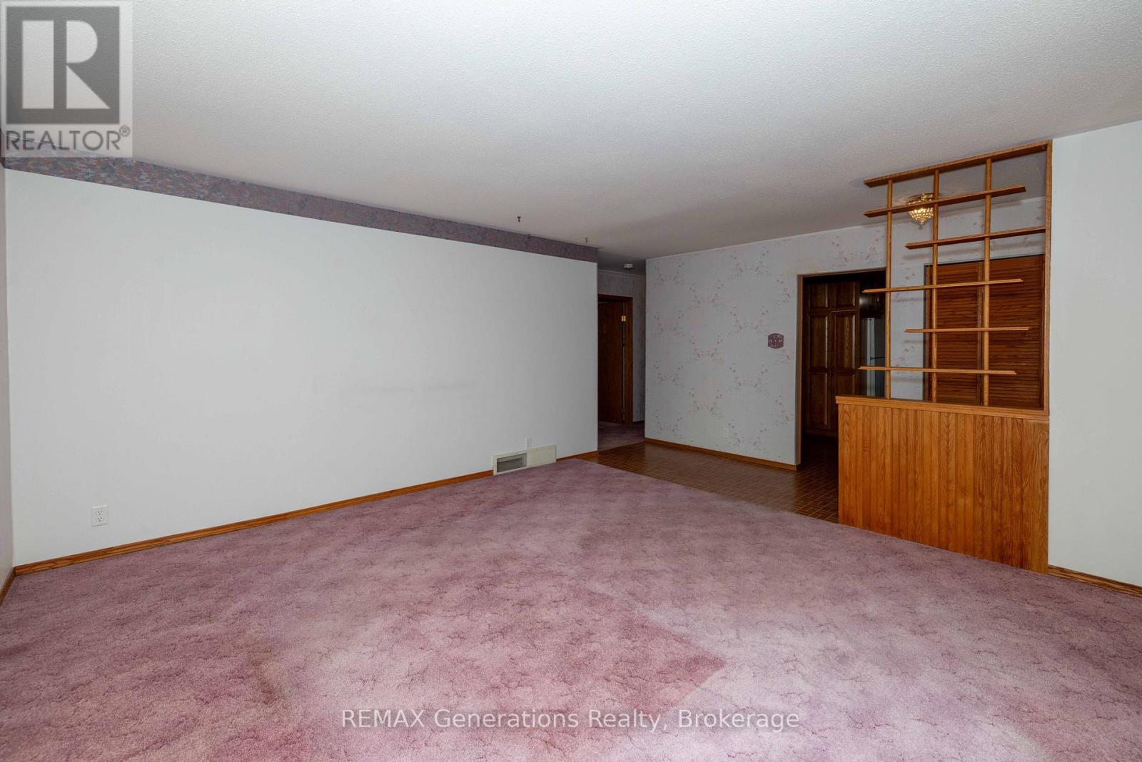 403 Churchill Drive W Property Photo 8