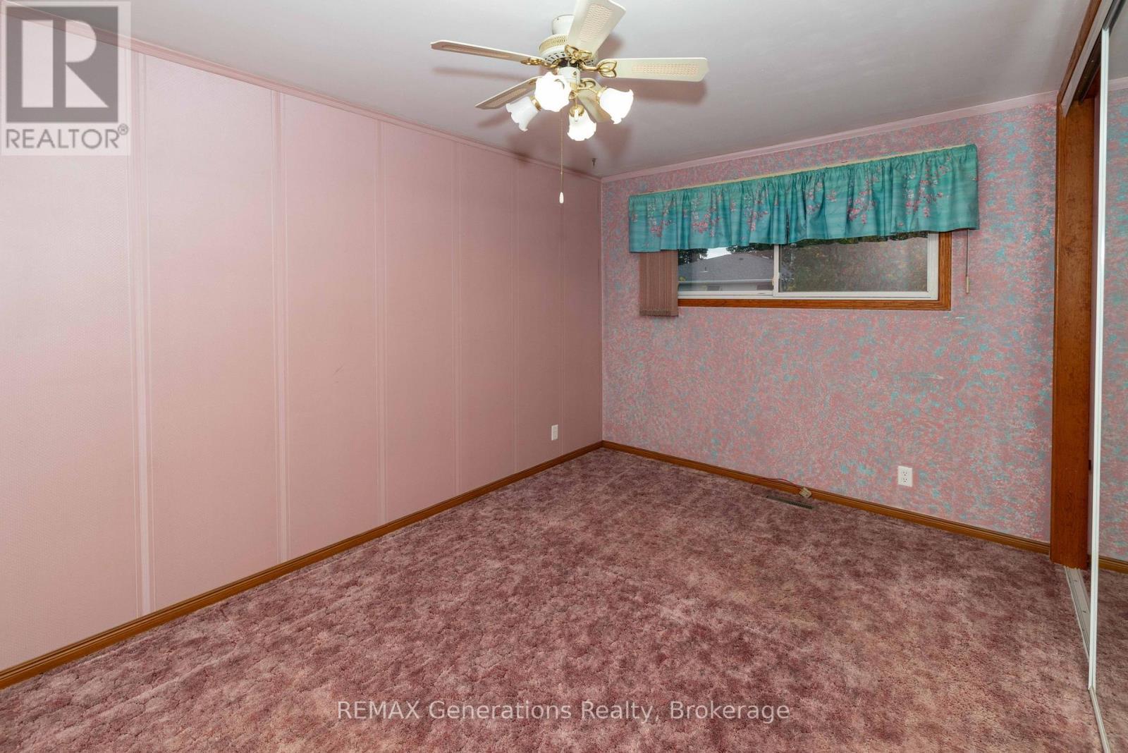403 Churchill Drive W Property Photo 9