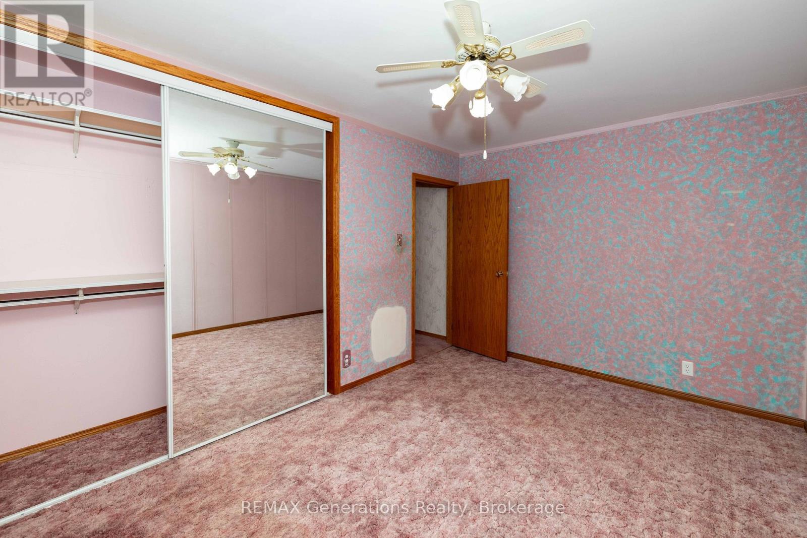 403 Churchill Drive W Property Photo 10