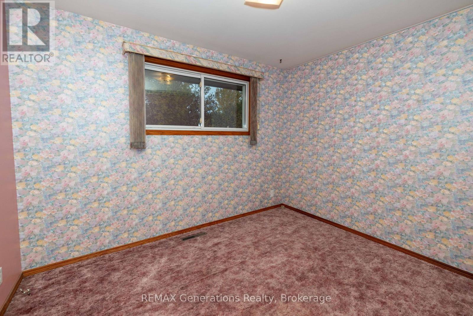 403 Churchill Drive W Property Photo 12
