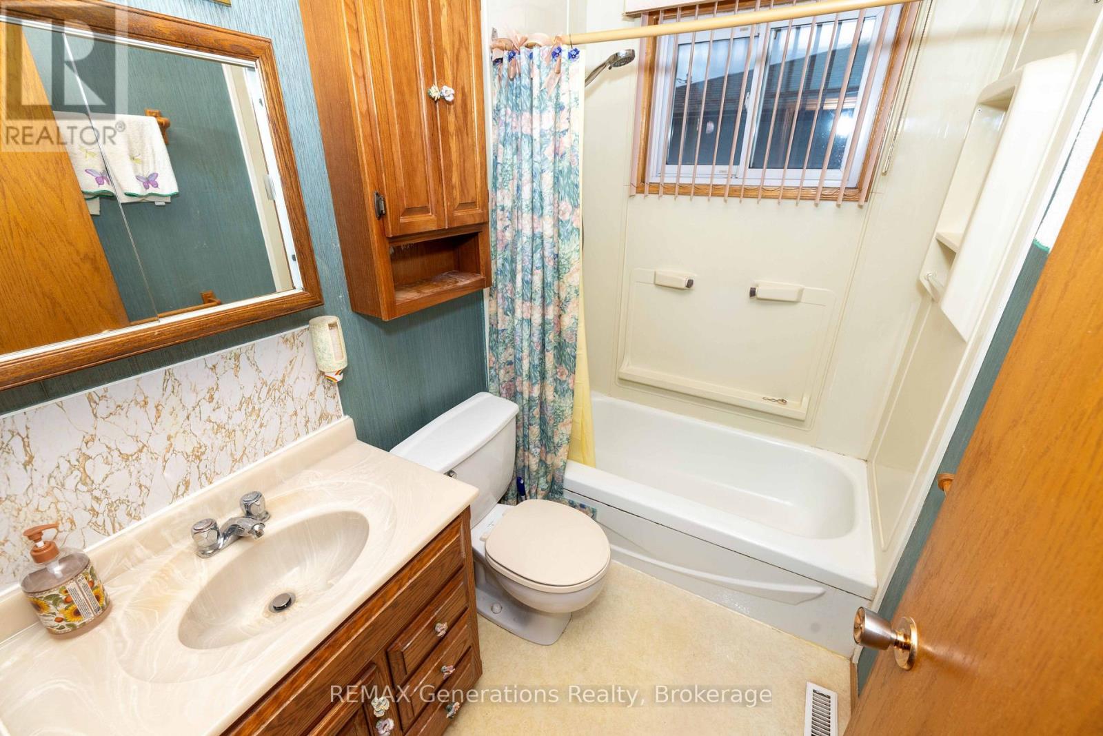 403 Churchill Drive W Property Photo 13