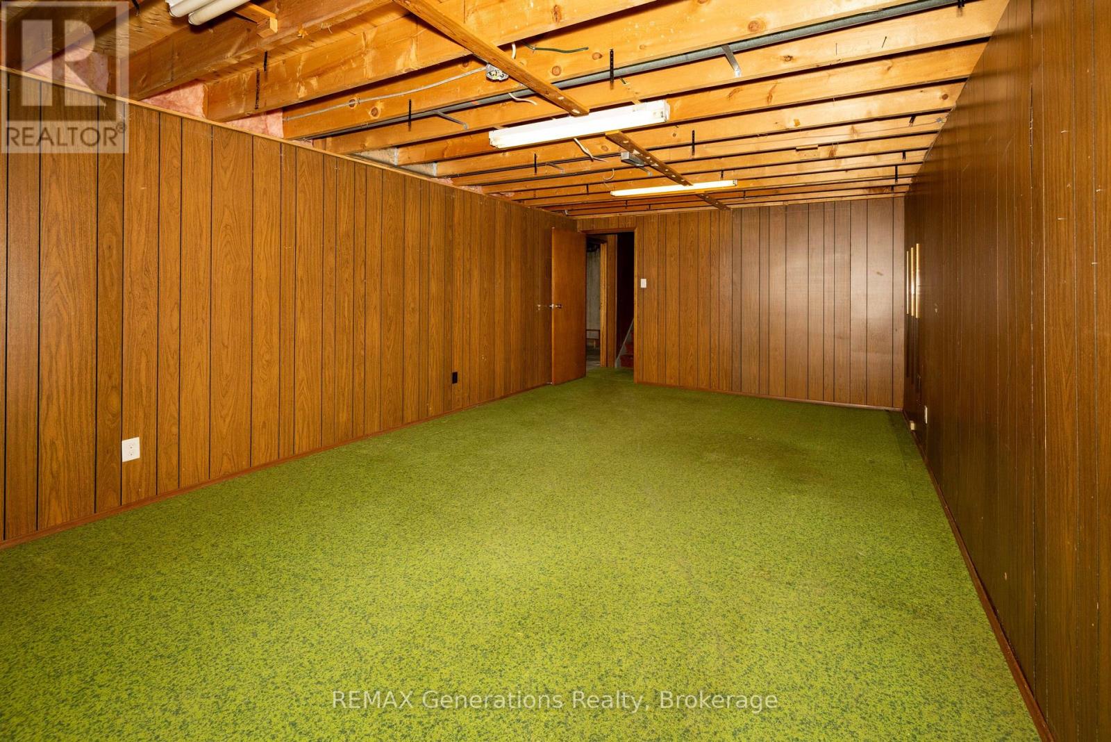 403 Churchill Drive W Property Photo 14