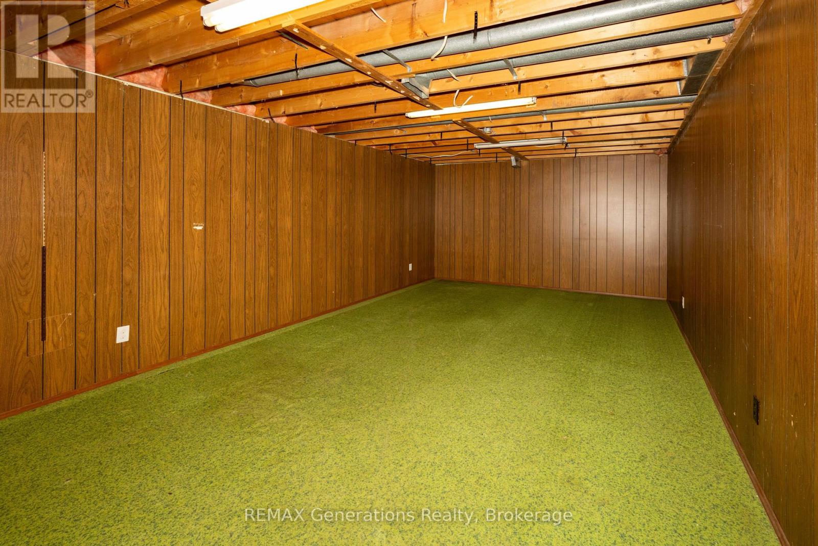 403 Churchill Drive W Property Photo 15