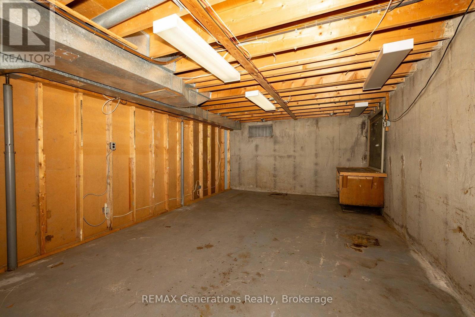 403 Churchill Drive W Property Photo 16