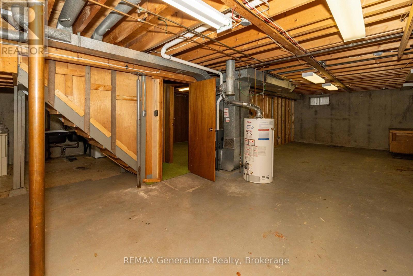 403 Churchill Drive W Property Photo 18