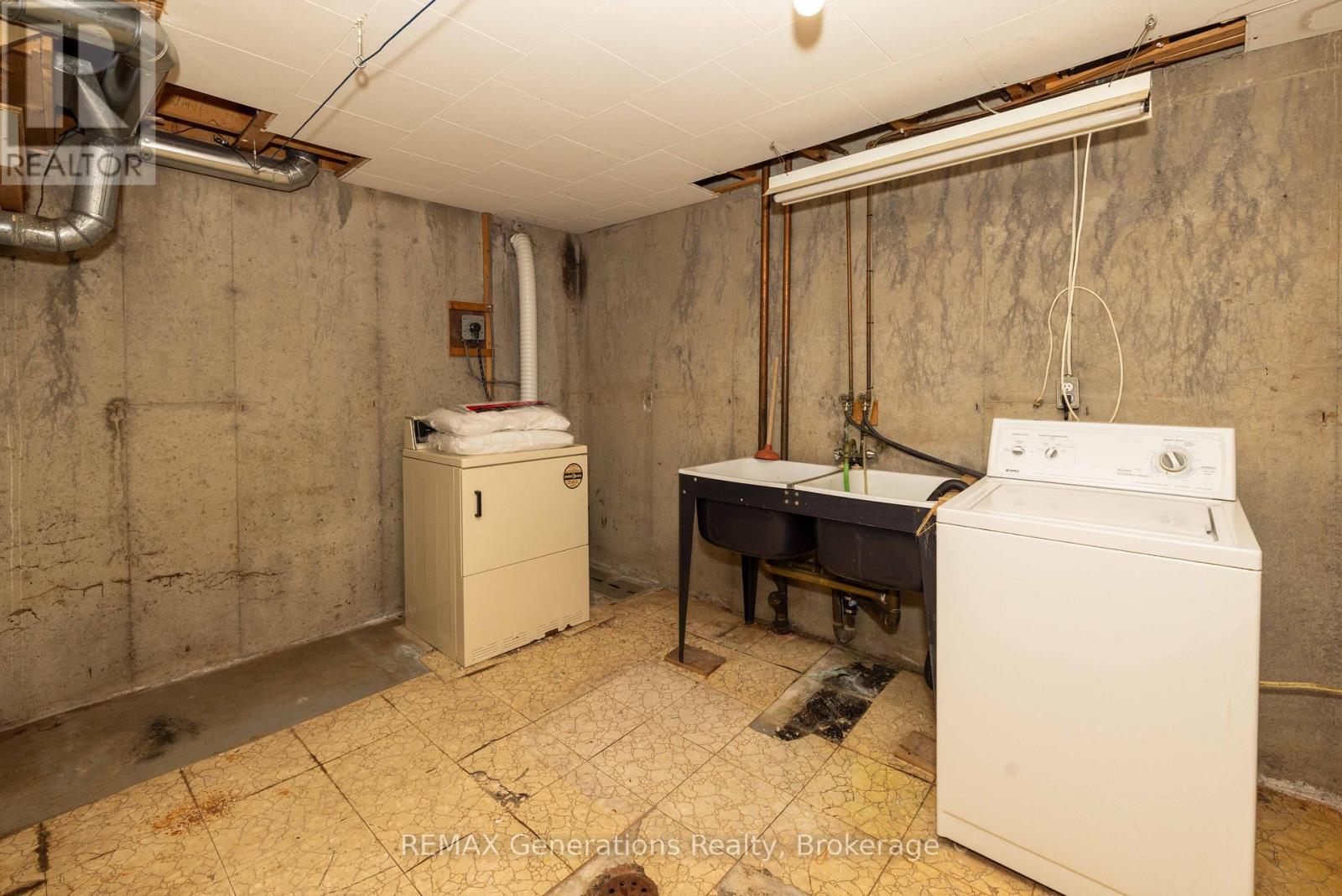 403 Churchill Drive W Property Photo 19