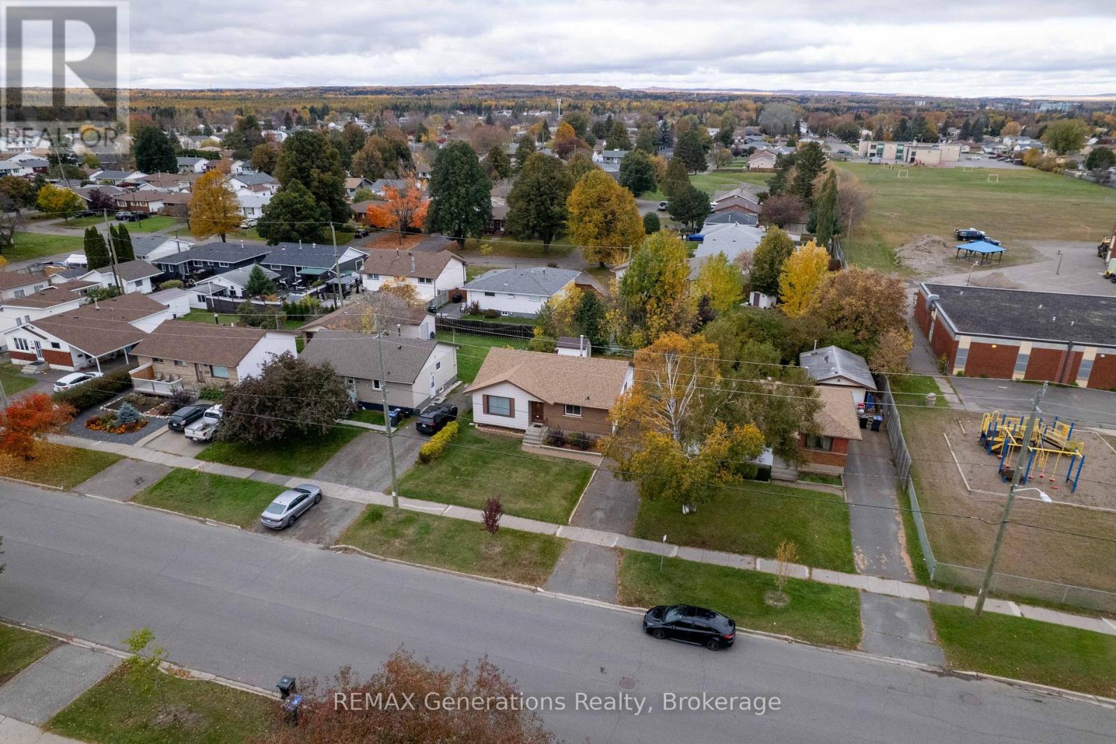 403 Churchill Drive W Property Photo 21