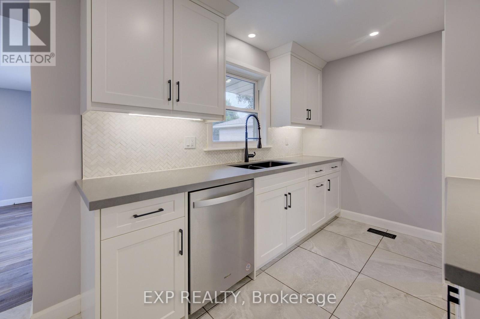 244 Royal Street Property Photo 10