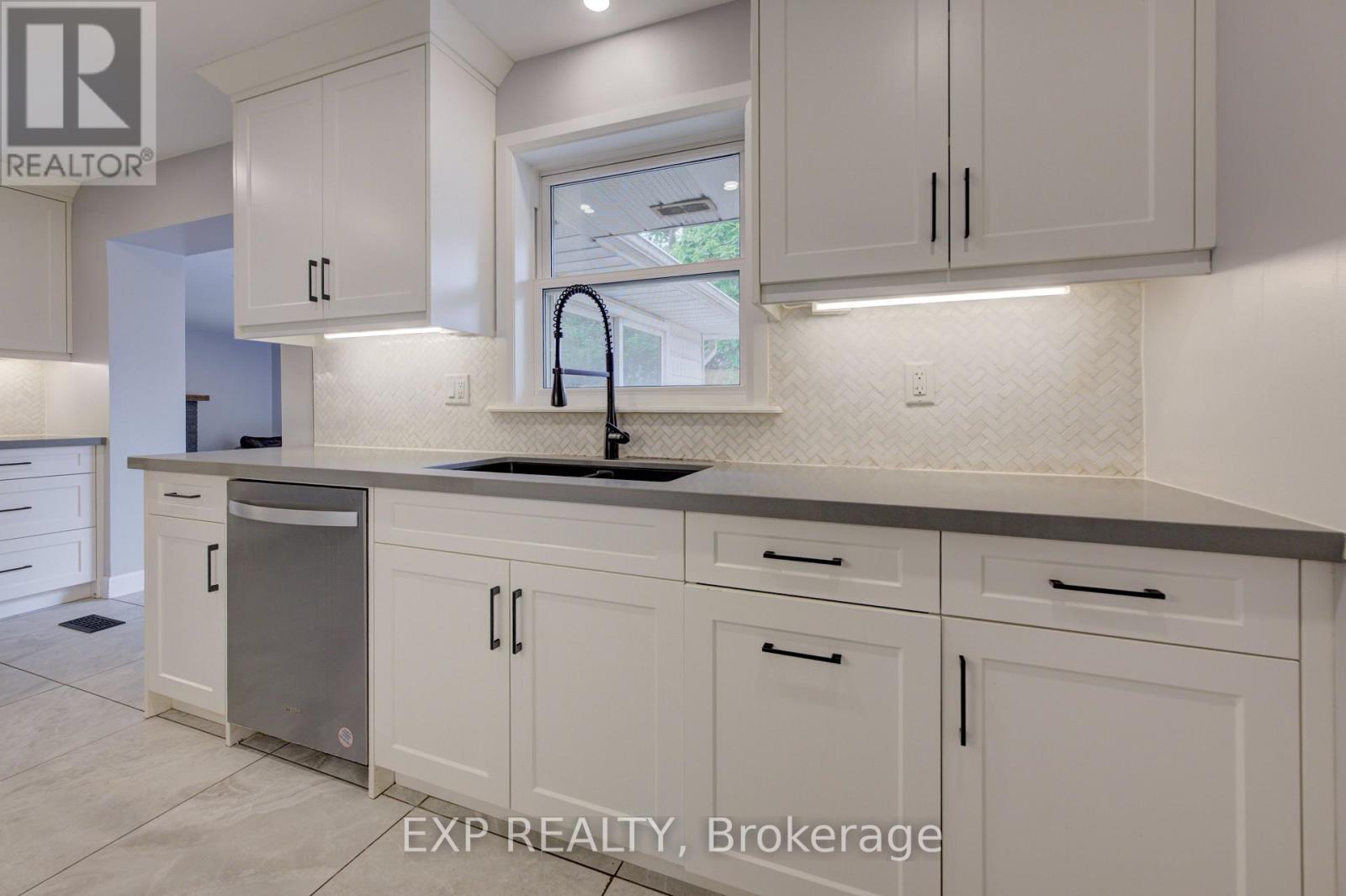 244 Royal Street Property Photo 11
