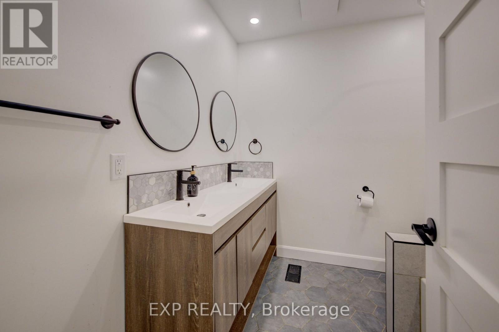 244 Royal Street Property Photo 28