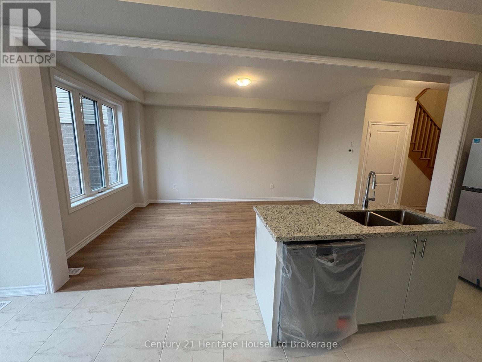1058 Periwinkle Crescent Property Photo 11