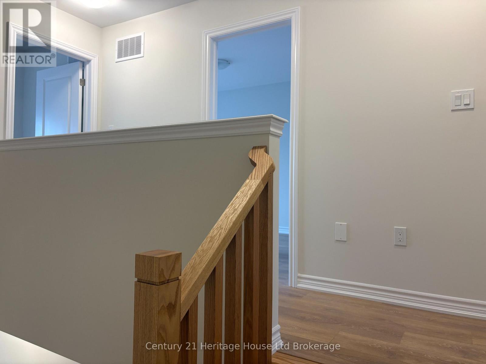 1058 Periwinkle Crescent Property Photo 14