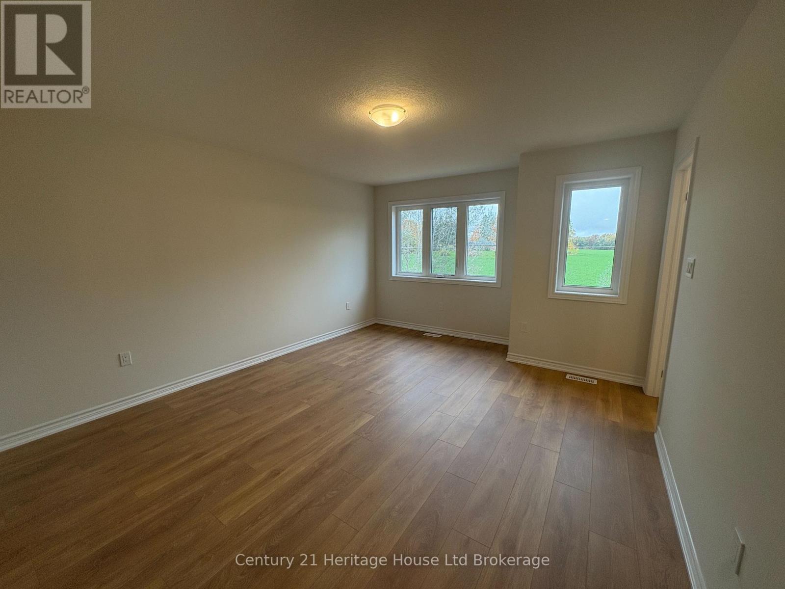 1058 Periwinkle Crescent Property Photo 16