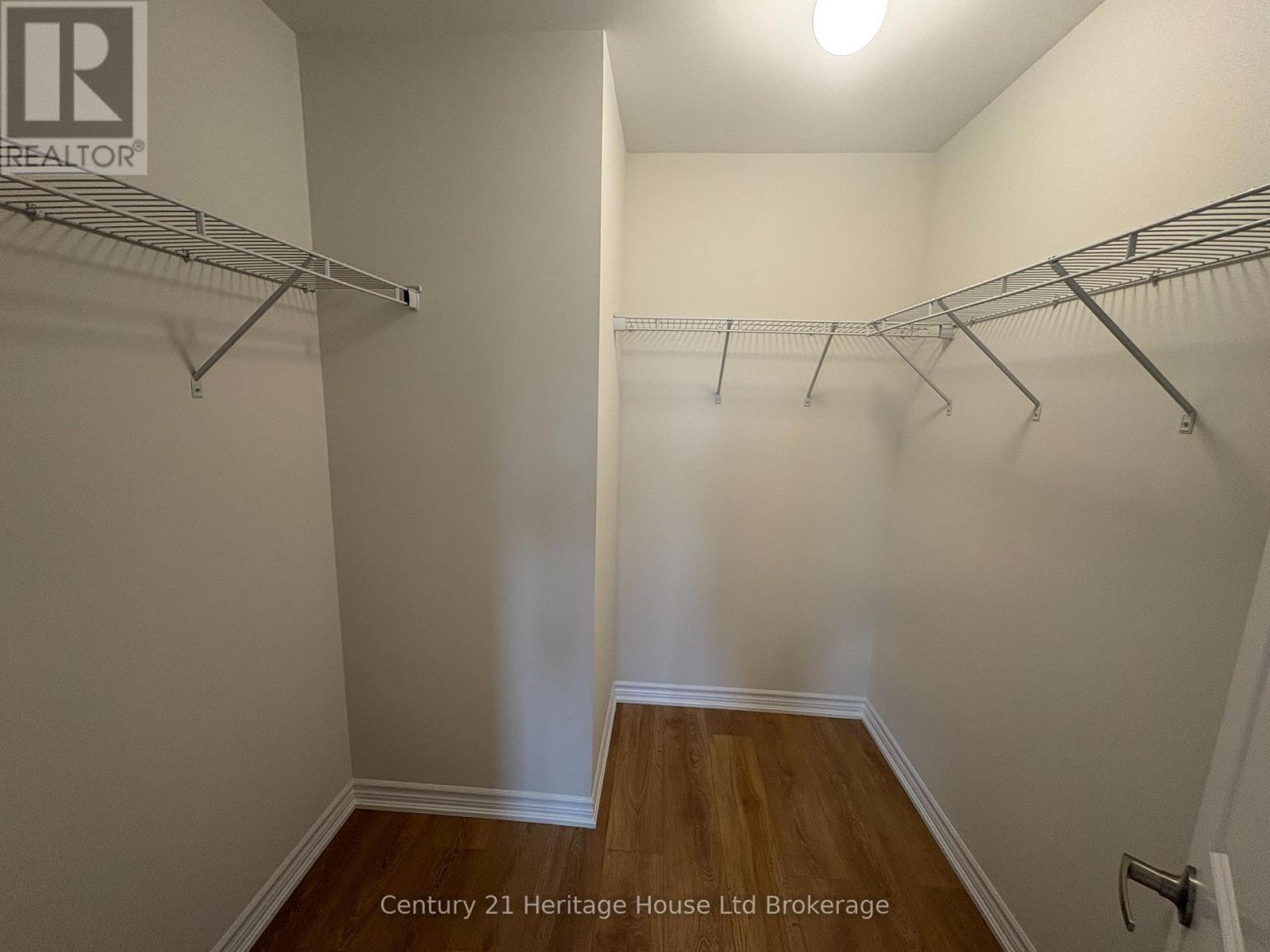 1058 Periwinkle Crescent Property Photo 17