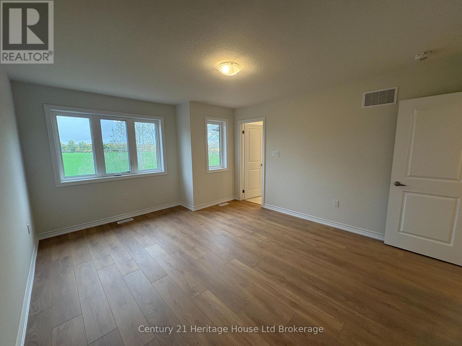 1058 Periwinkle Crescent Property Photo 18