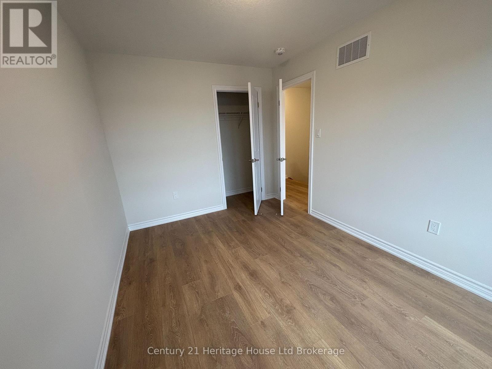 1058 Periwinkle Crescent Property Photo 28