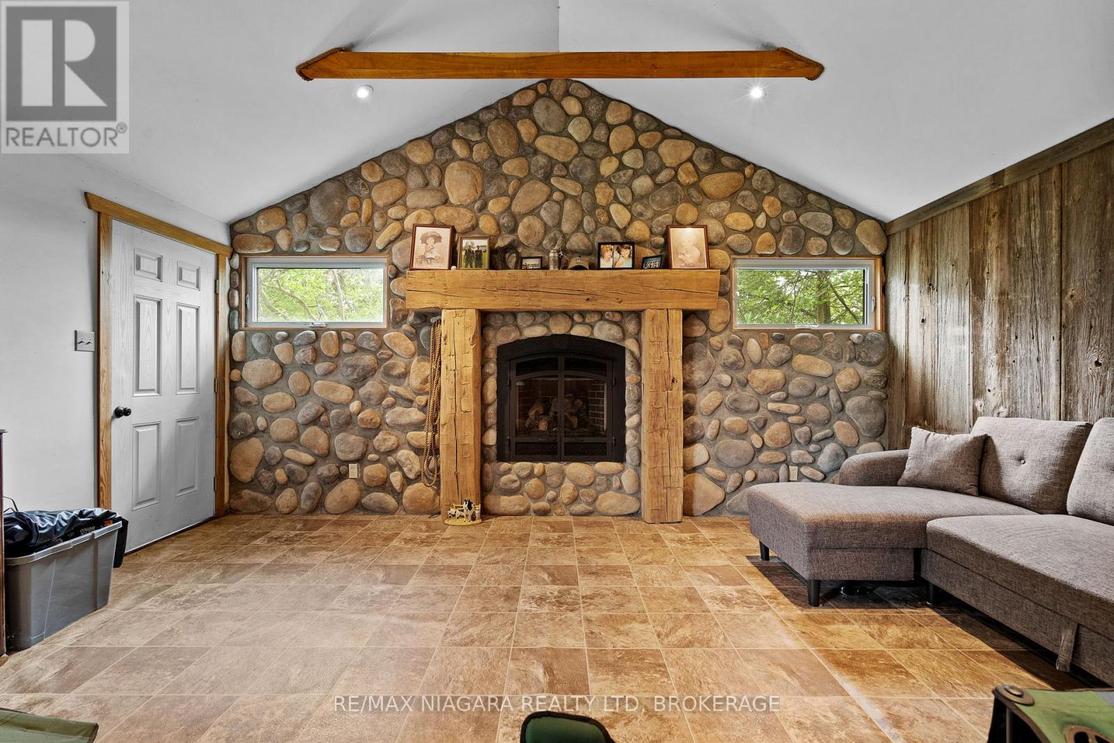 12213 Lakeshore Road Property Photo 4