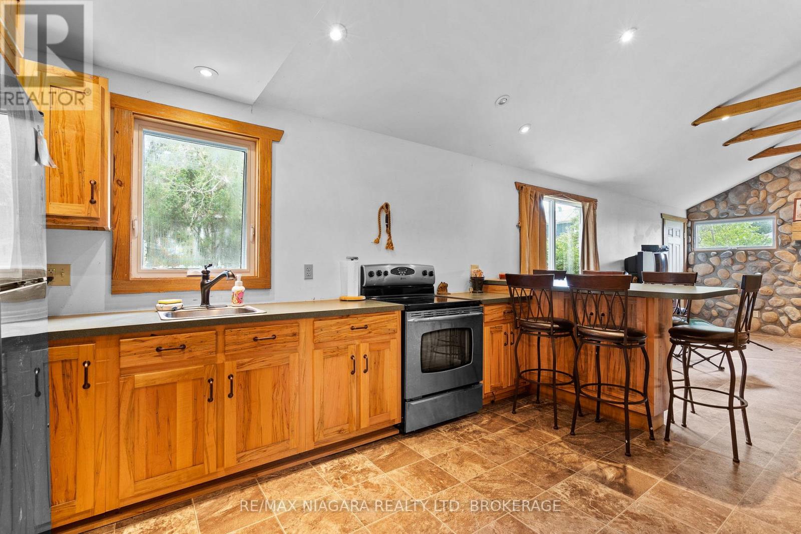 12213 Lakeshore Road Property Photo 5