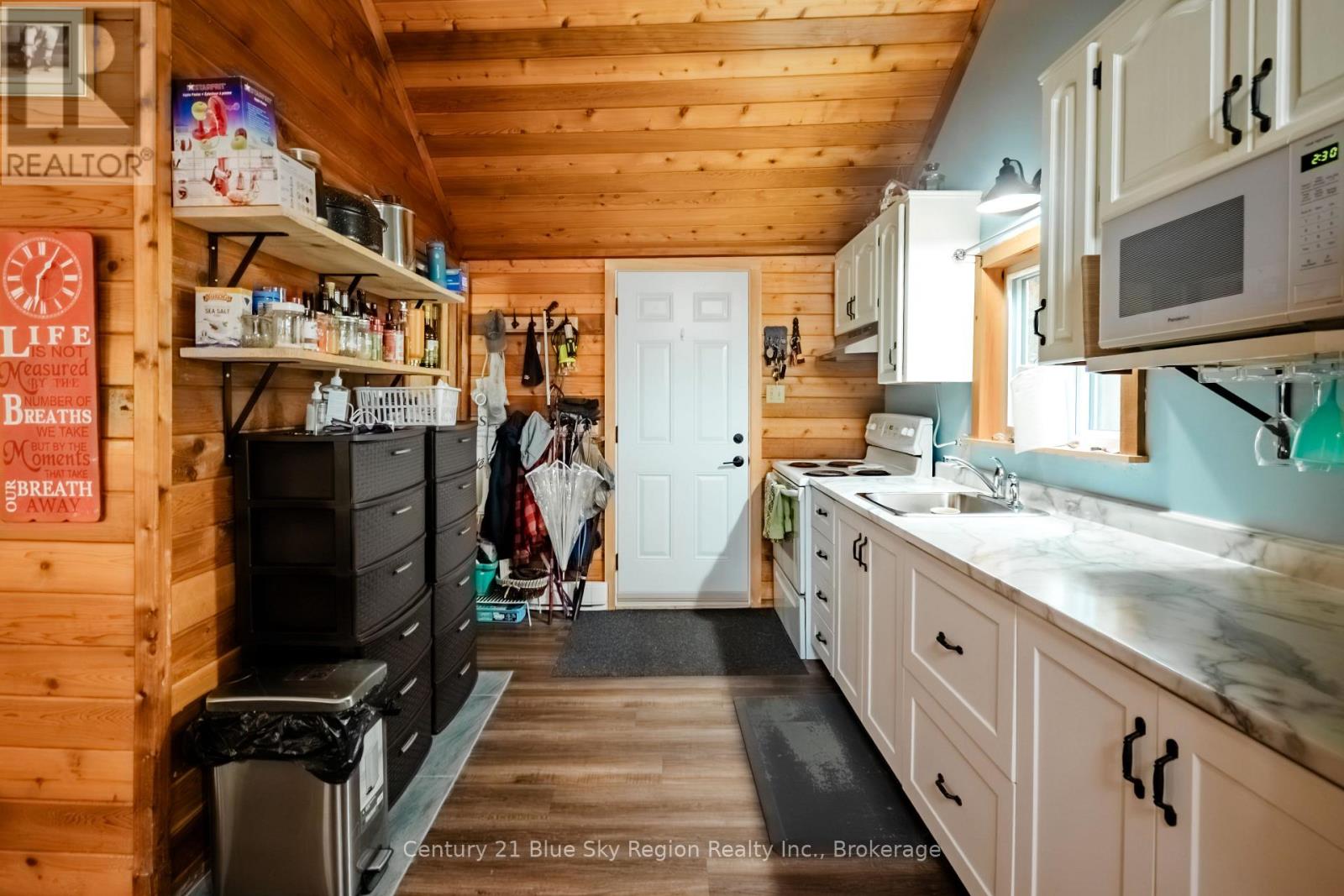 2261 Peninsula Road Property Photo 3