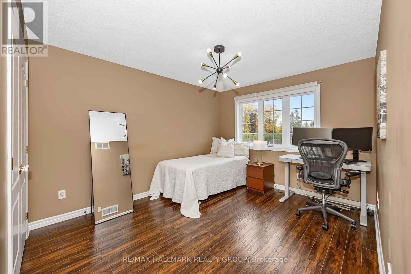 5b Kemp Drive Property Photo 36