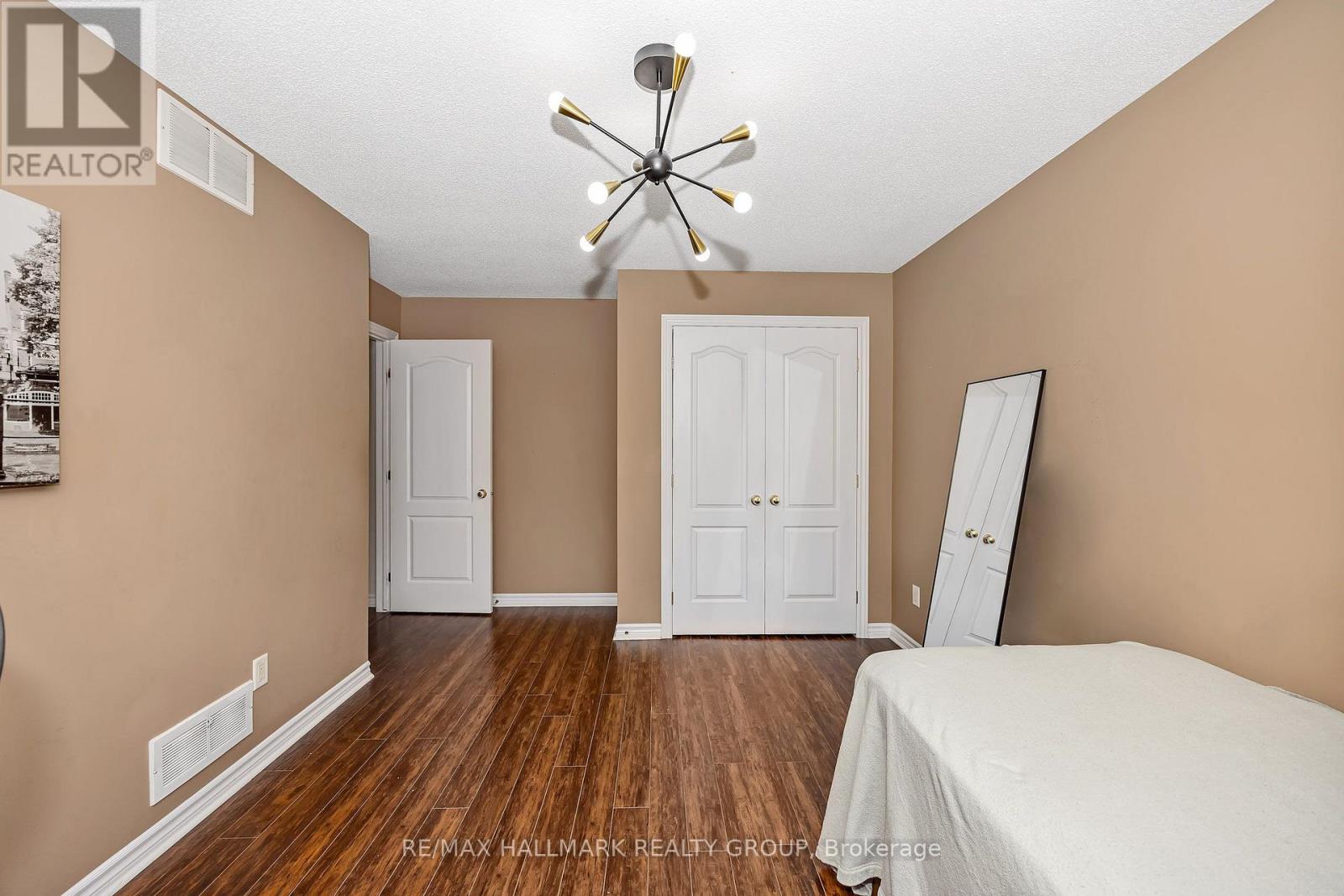 5b Kemp Drive Property Photo 37