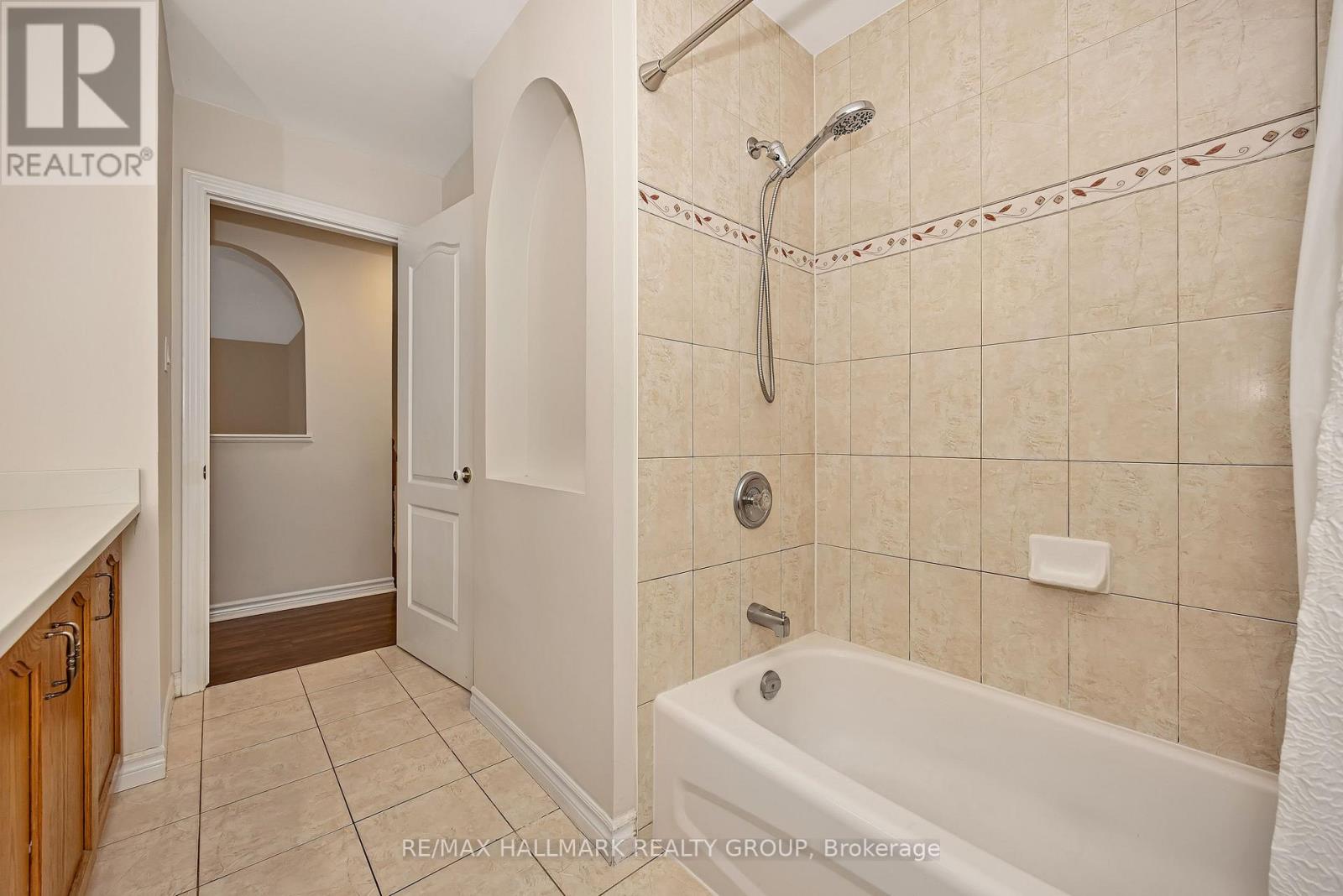 5b Kemp Drive Property Photo 44