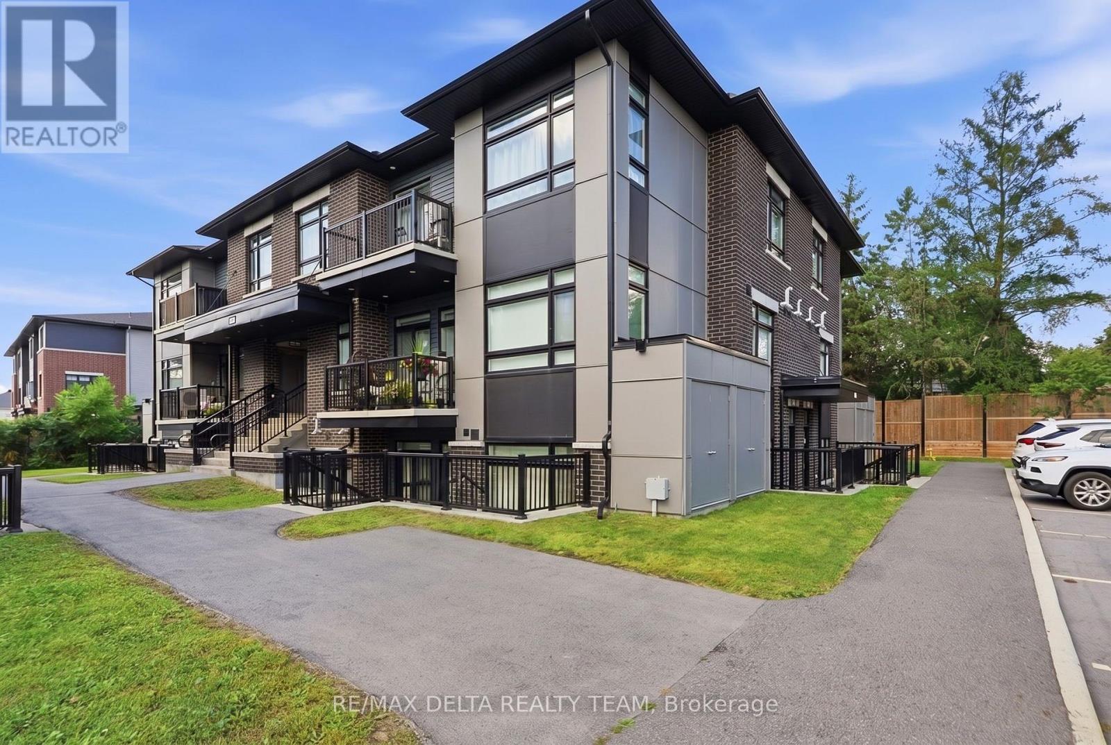 C - 400 C Rolling Meadow Crescent Property Photo 1