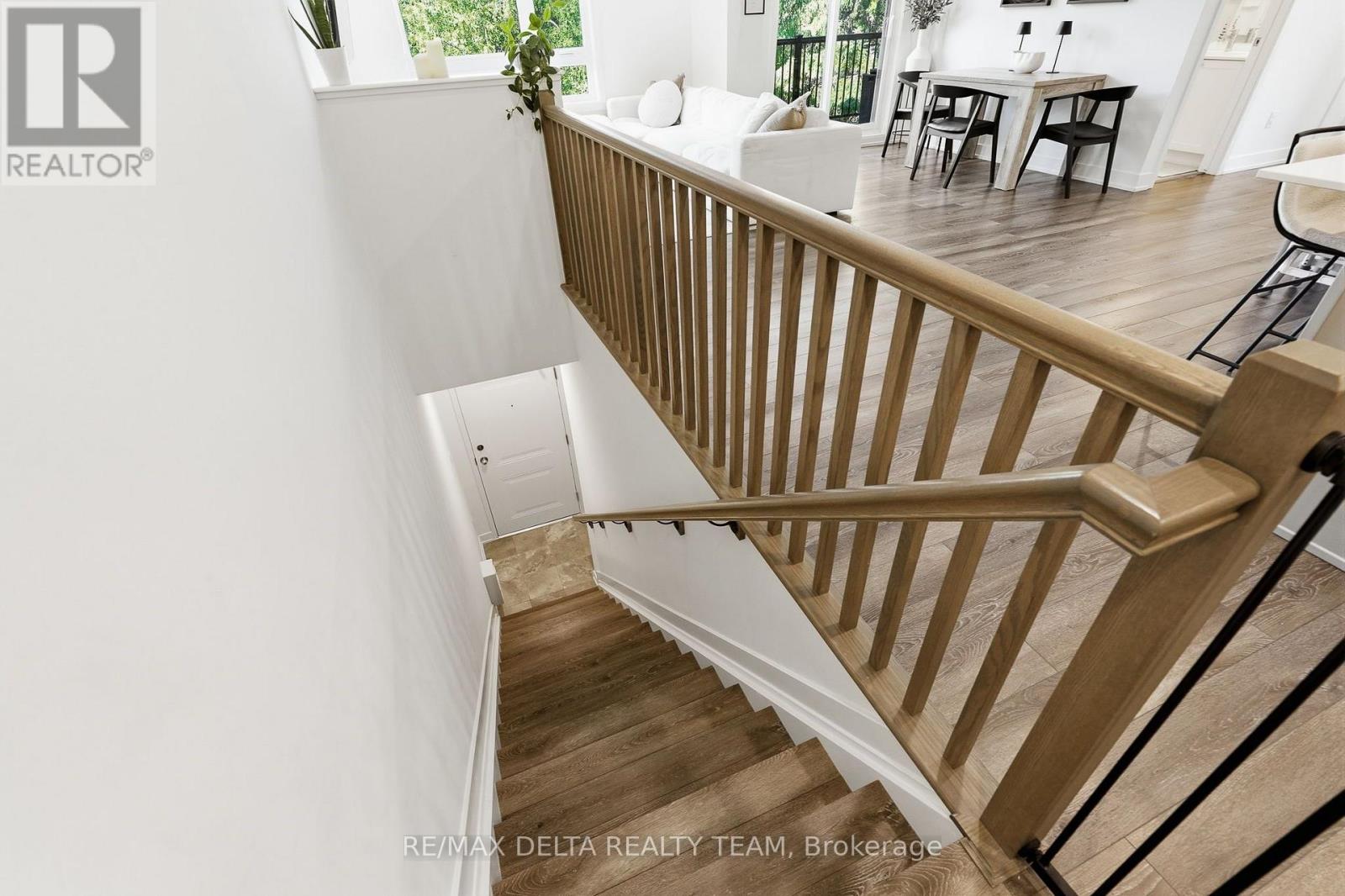 C - 400 C Rolling Meadow Crescent Property Photo 3