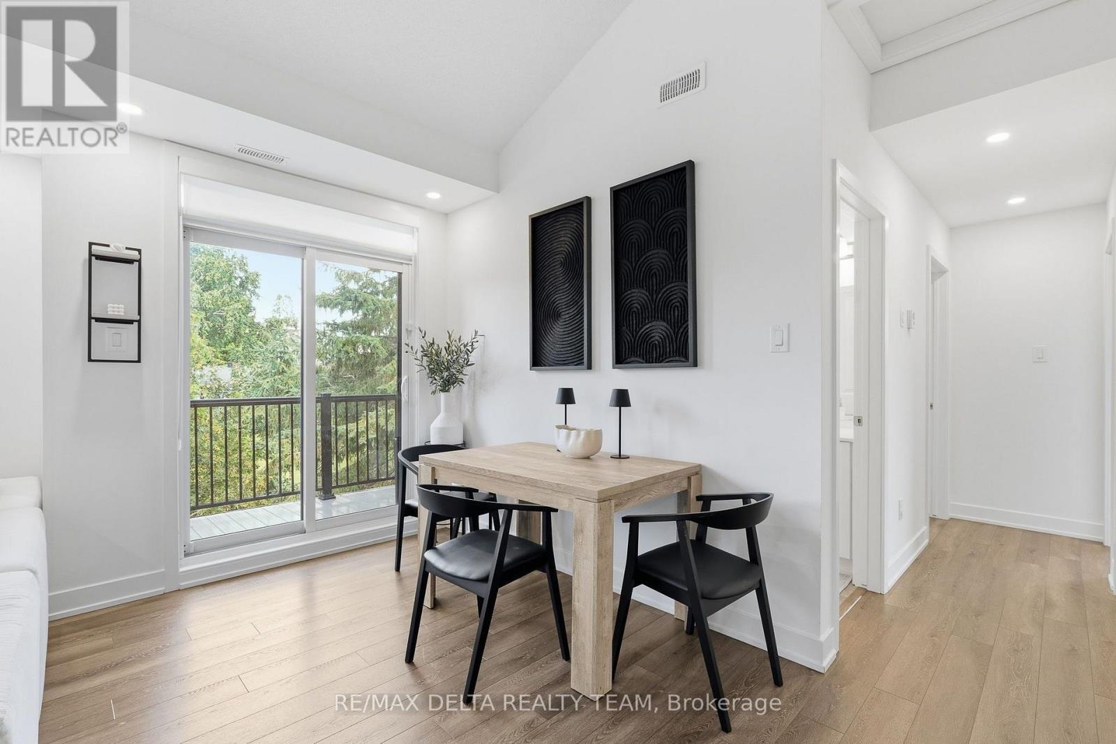 C - 400 C Rolling Meadow Crescent Property Photo 9