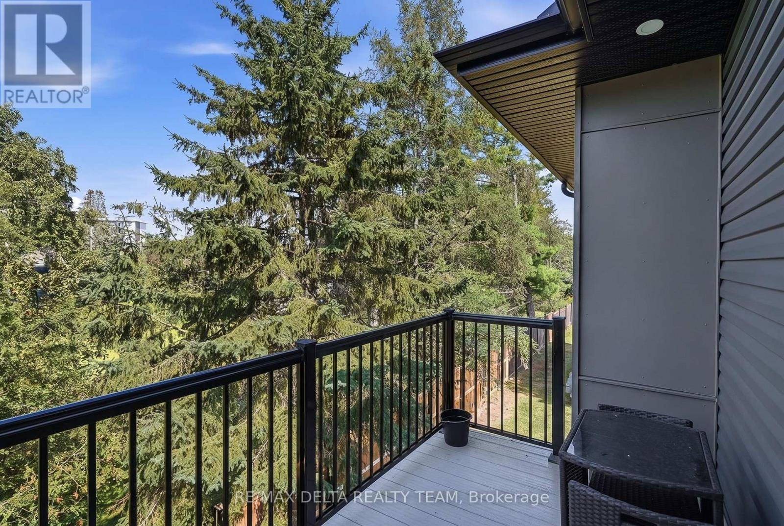 C - 400 C Rolling Meadow Crescent Property Photo 10