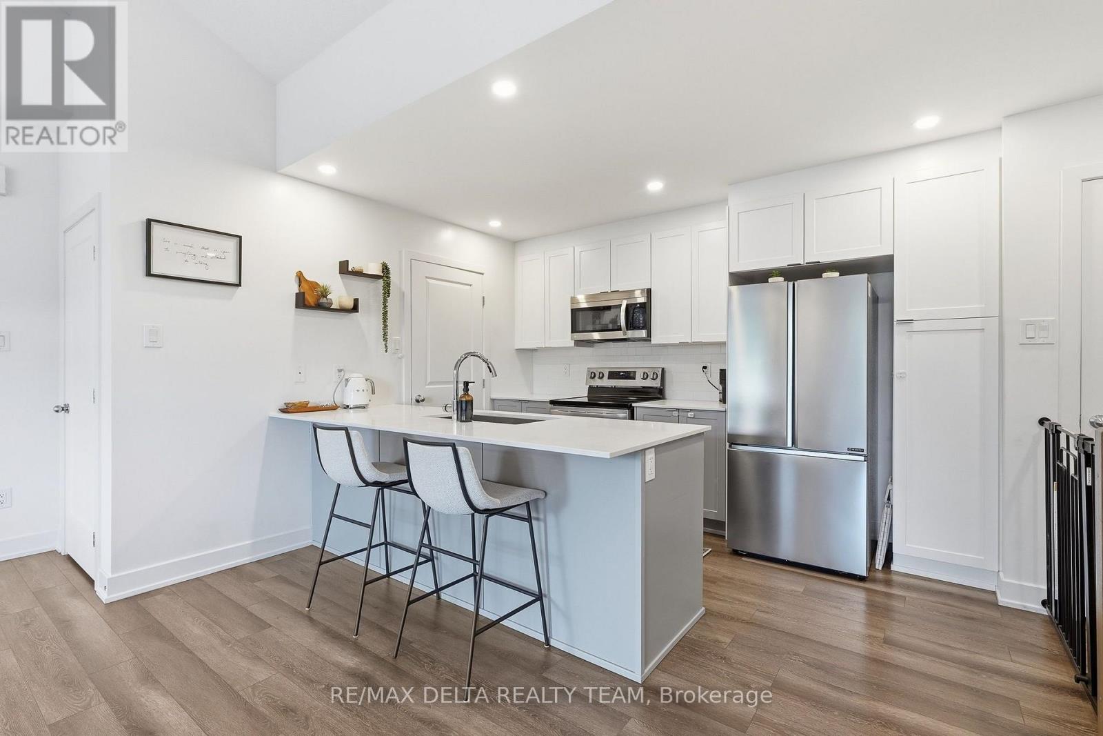 C - 400 C Rolling Meadow Crescent Property Photo 12