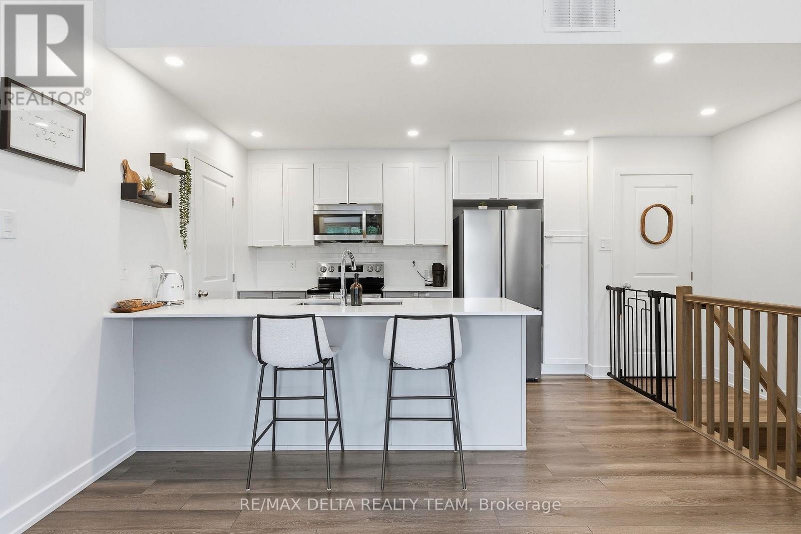 C - 400 C Rolling Meadow Crescent Property Photo 13
