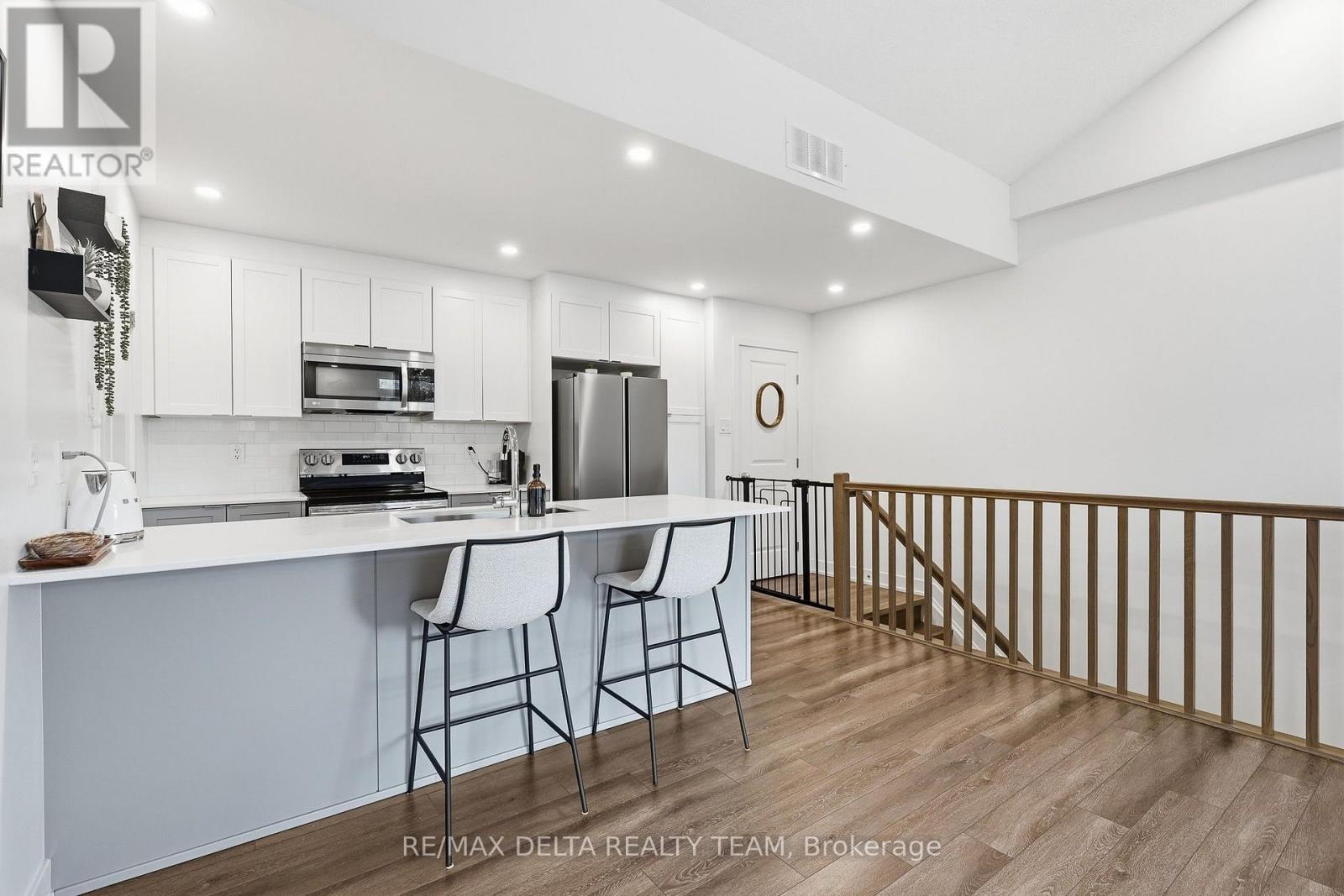 C - 400 C Rolling Meadow Crescent Property Photo 14