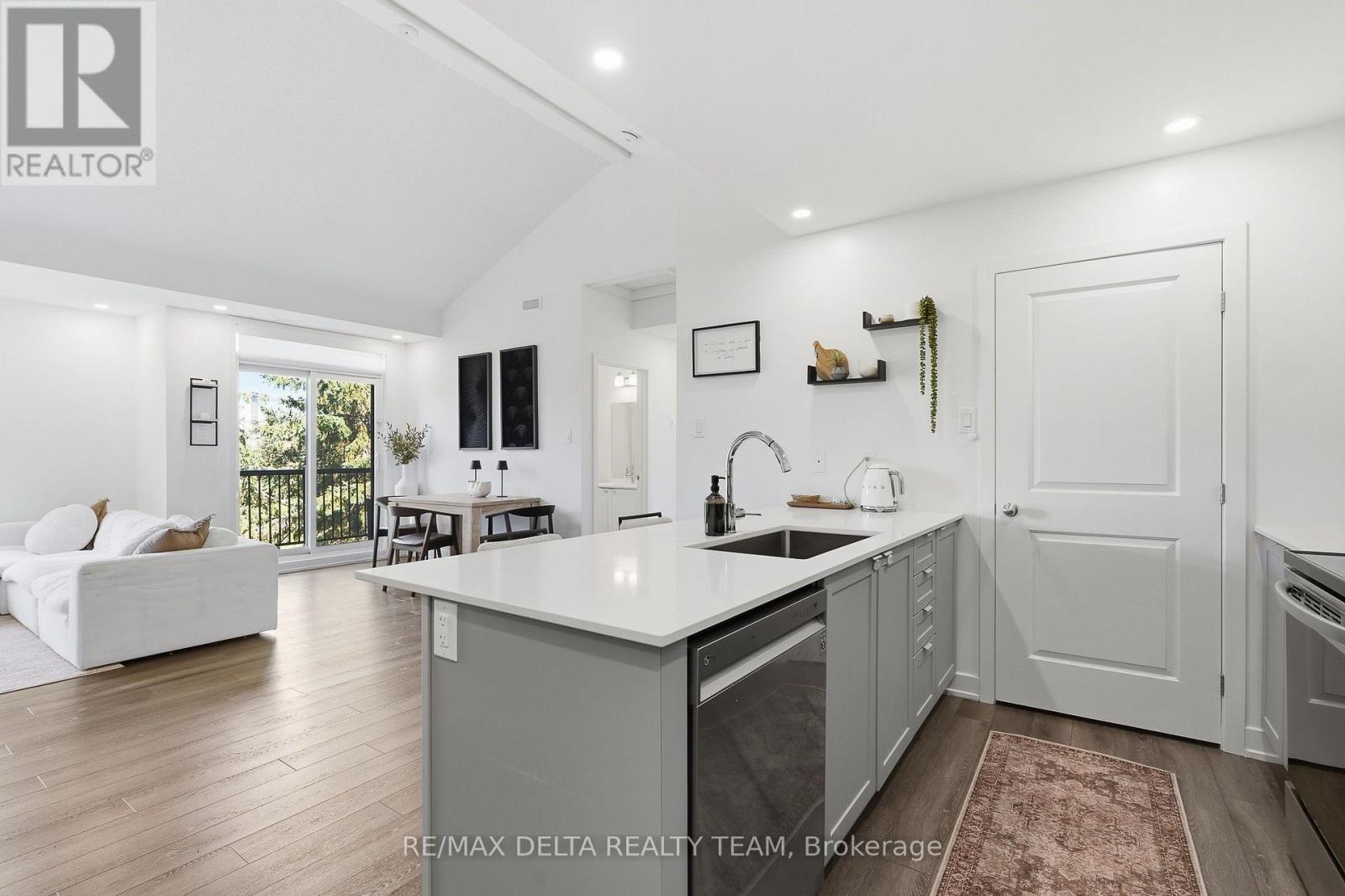 C - 400 C Rolling Meadow Crescent Property Photo 15