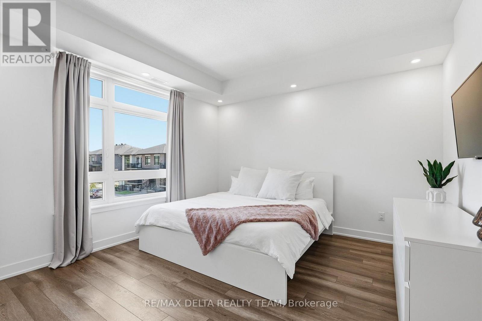 C - 400 C Rolling Meadow Crescent Property Photo 17