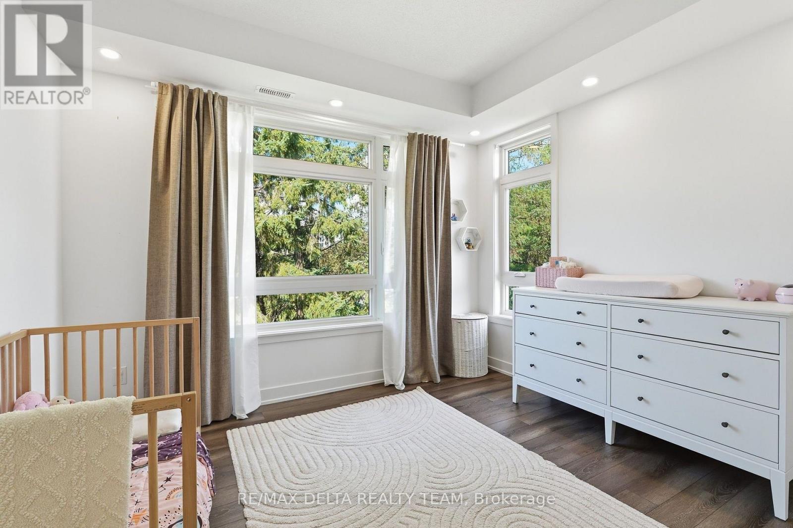 C - 400 C Rolling Meadow Crescent Property Photo 20