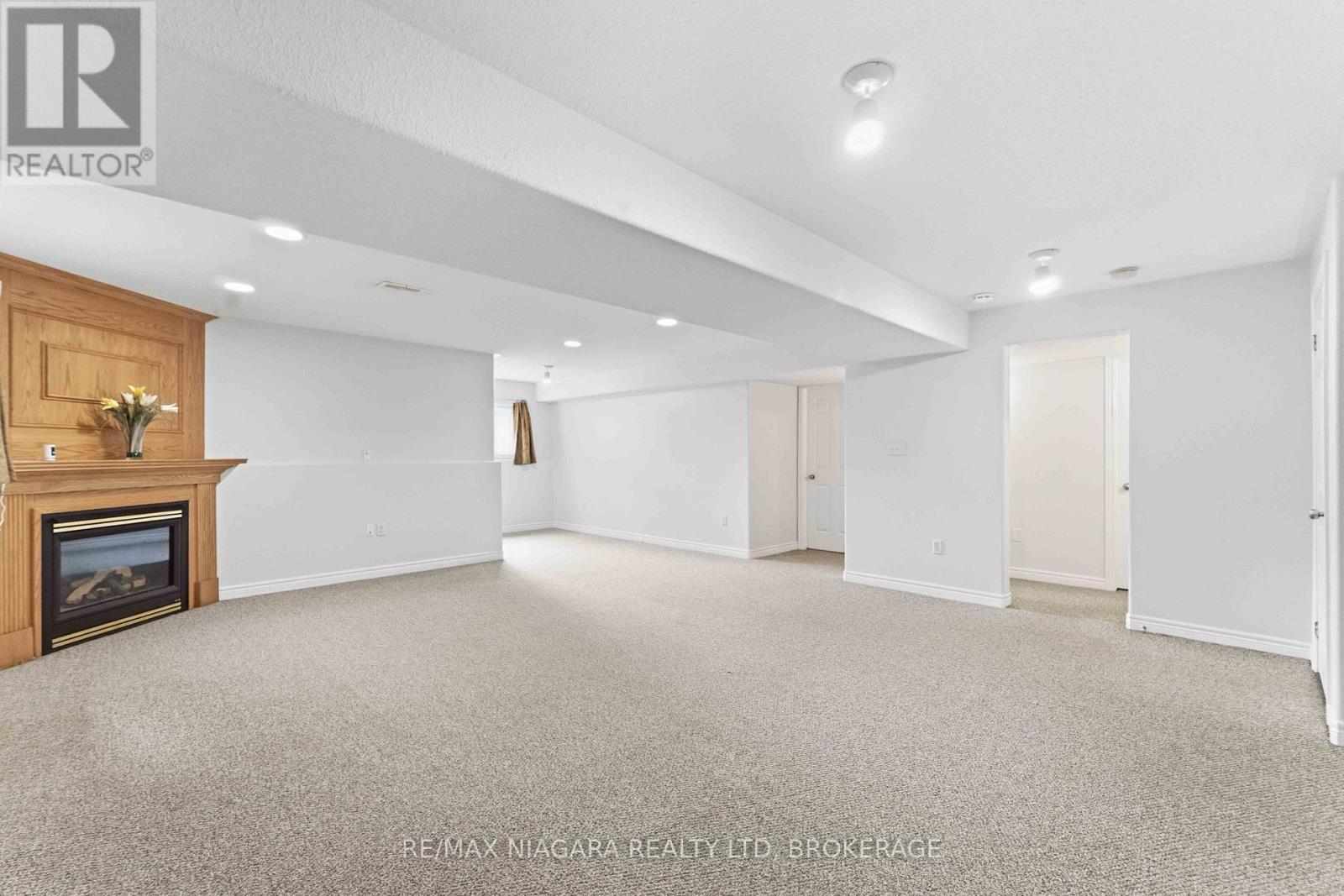 8253 Costabile Drive Property Photo 13