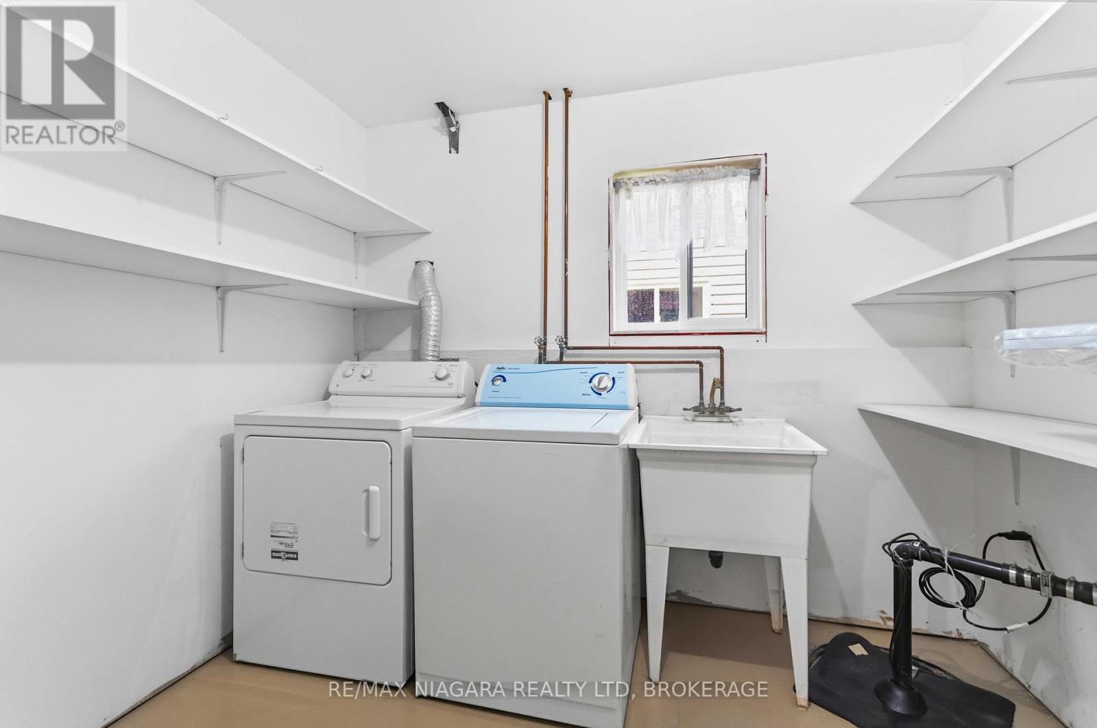 8253 Costabile Drive Property Photo 14